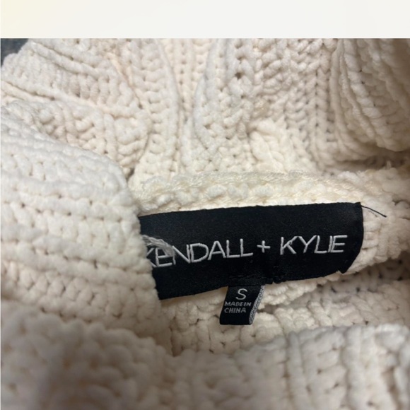 Kendall & Kylie Cream Textured Turtleneck Sweater - Picture 2 of 5